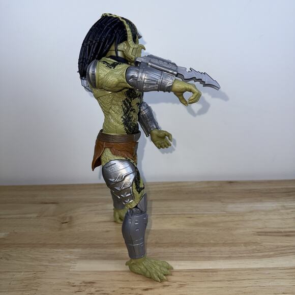 Lanard PREDATOR ALIEN QUEEN 12" Poseable Action Figures 2020 Walmart Exclusive - Picture 8 of 9